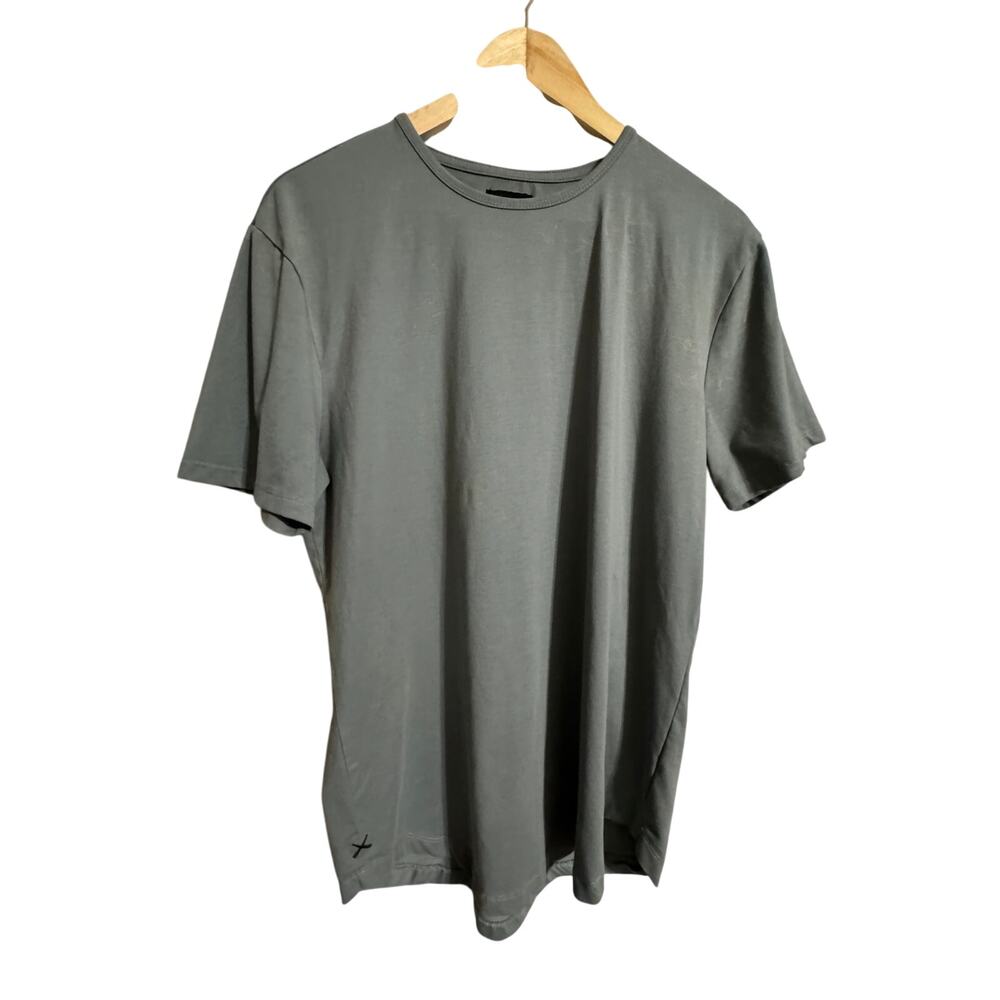 CUTS Curve Hem Sage Fitted Wrinkle Resistant Tee Large